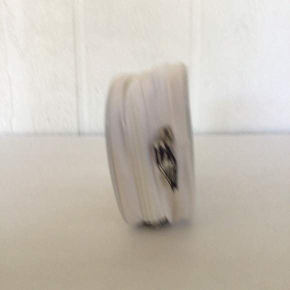 TRISH MCEVOY QUILTED WHITE MAKEUP BAG - Picture 6 of 13